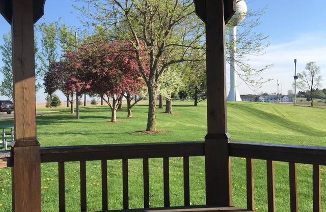 Crest Country Inn