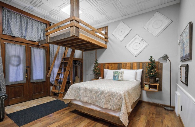 Crossroads Studio: Steps Away from Historic Rt. 66 and Carthage Square