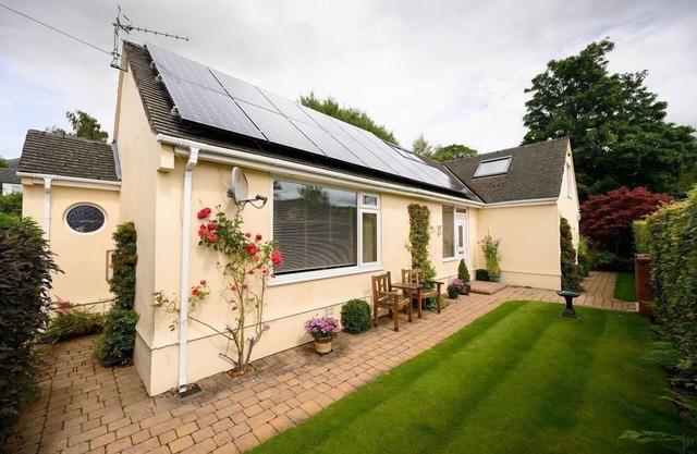 Crosthwaite Gardens - a house that sleeps 6 guests in 3 bedrooms