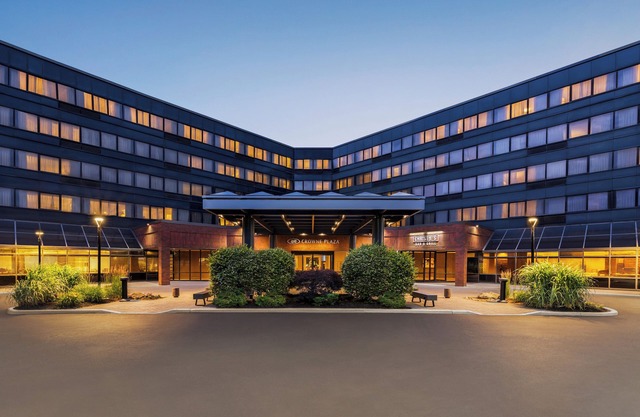 Crowne Plaza Edison by IHG