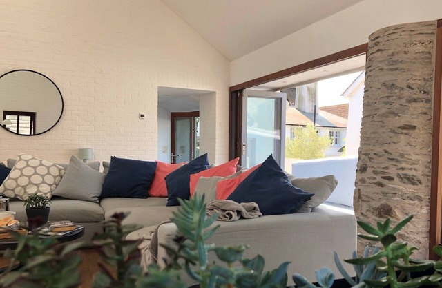 Croyde Barn, Sleeps 9,Hot Tub, Pets