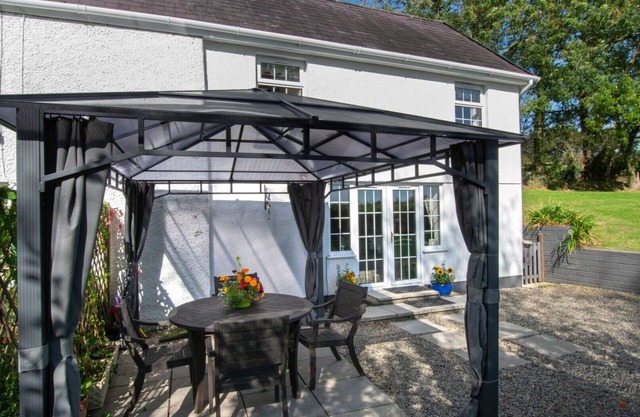 Crwcca Farm Cottage - Two Bedroom House, Sleeps 4