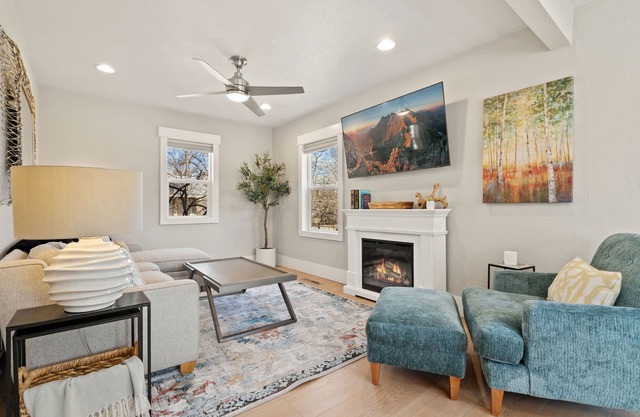 CSU Hideaway – King Bd, Backyard Oasis, EV Charger