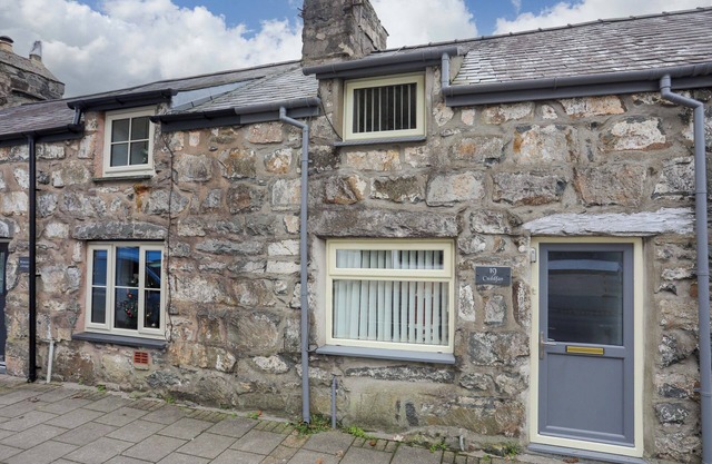 CUDDFAN, pet friendly, with a garden in Tremadog
