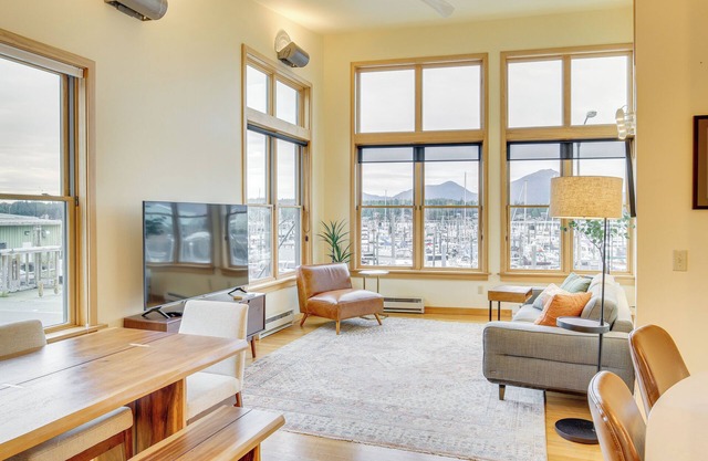 Custom Harborside Loft In the Heart of Ketchikan