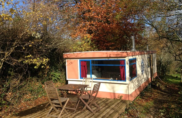 Cute and cozy static caravan