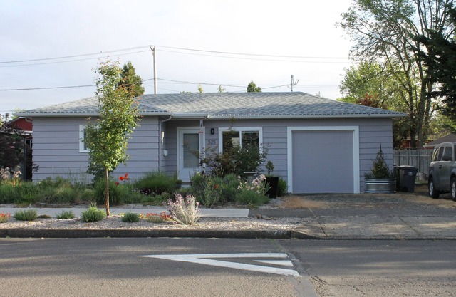 Cute & Cozy 2-Bedroom in SE Eugene
