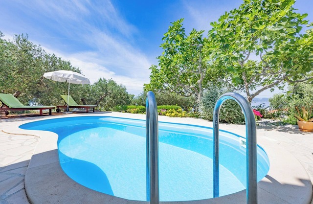 Cute house with pool for 3 people, teracce with sea view, garden