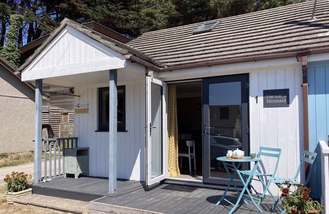 Cute little pet-friendly chalet bungalow near Porthtowan beach, Cornwall