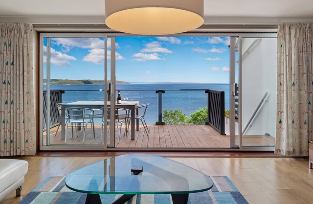 Cystanog Fach - Sea Views, Balcony and Terrace