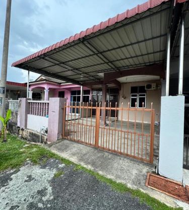 D Anggun Homestay