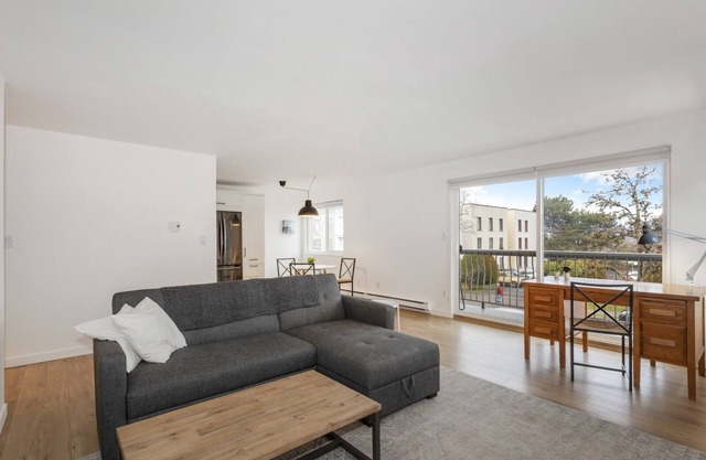 D6 - Amazing Updated One Bedroom In Mount Pleasant!