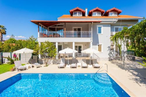 Daisy Villa