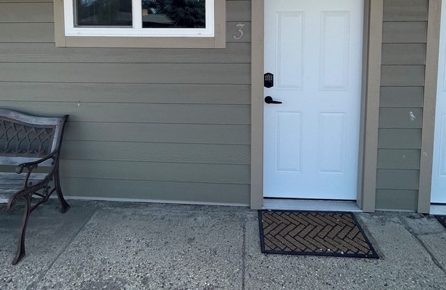 Dakota Landing Cabins & Motel: Room #3-Cozy, newly remodeled motel room