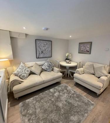 Dancy Mews Over 30's Only apartment