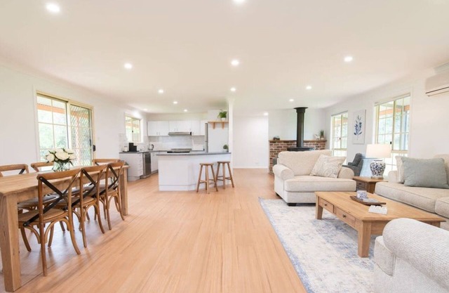 Darcy Brown House - Modern Farm Stay, Games Room