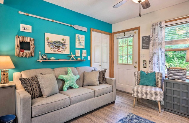 Darling Cottage ~ 1 Mi to Lake Erie Beach!