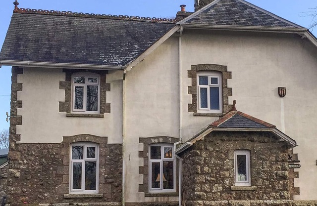 DARTFORDLEIGH HOUSE, pet friendly, with open fire in Princetown