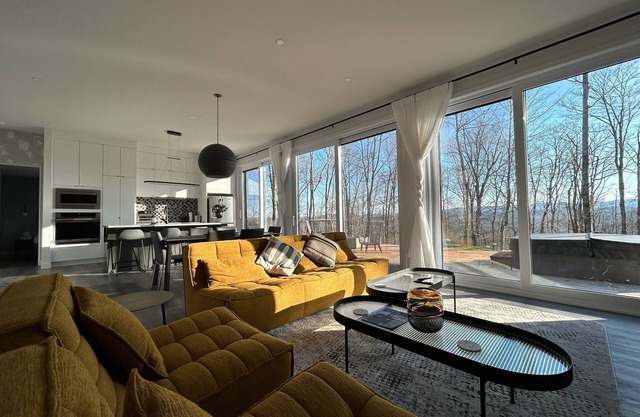 DAX HOUSE: Luxury Stay in Tremblant