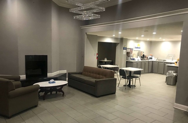 Days Inn & Suites by Wyndham Collierville Germantown Area