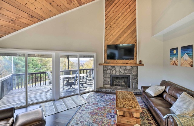 Deck & Mtn Views: 'Fain Chalet' in Kingsport