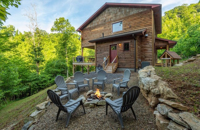 Deer Field Cabin Fire Pit and Mountain Views!