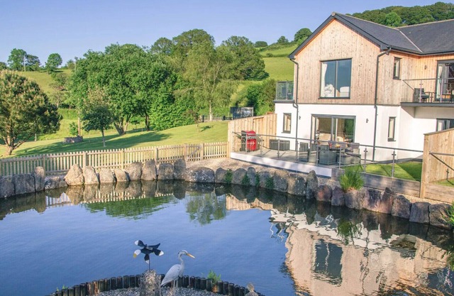 Defoe's View - Four Bedroom House, Sleeps 8