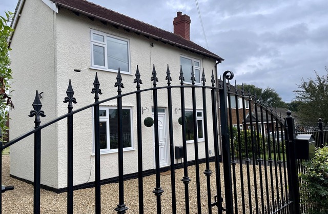 Delightful 2 bed detached home with secure parking