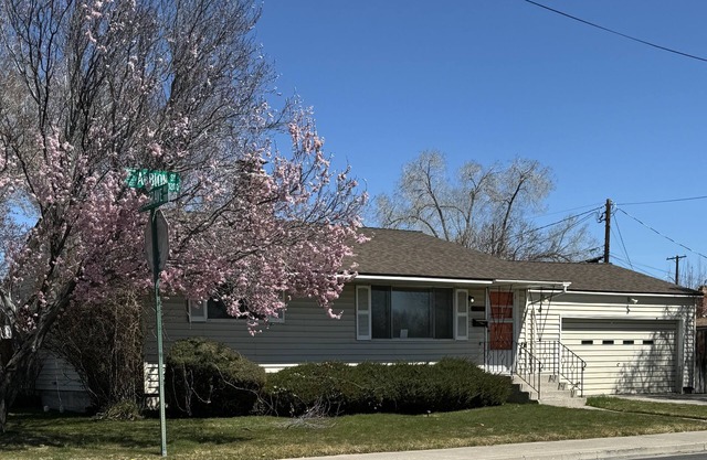 Delightful 2-bedroom house in Reno with AC, WiFi