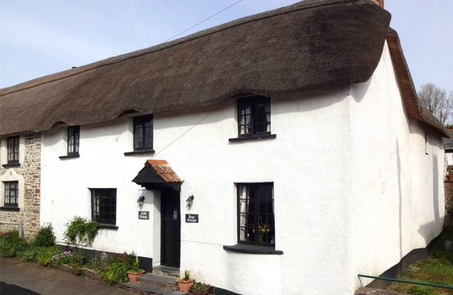 Delightful Chocolate Box Thatched Cottage in the Heart of North Devon