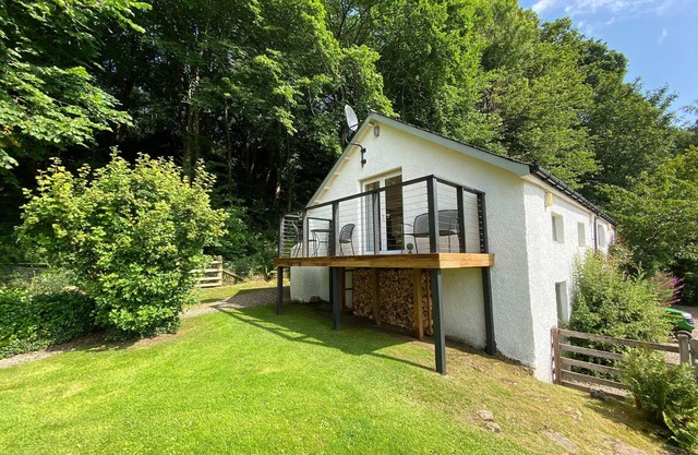 Delightful holiday cottage in a peaceful, rural location with stunning views