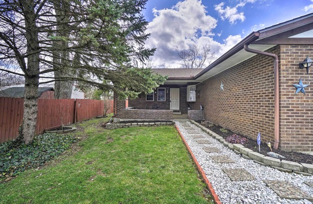 Delightful Tipp City Unit w/Covered Patio!