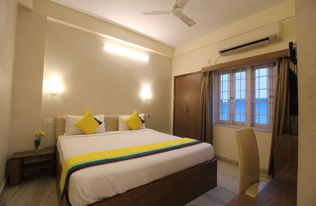 Deluxe AC Room at Anamitra Guest House #4