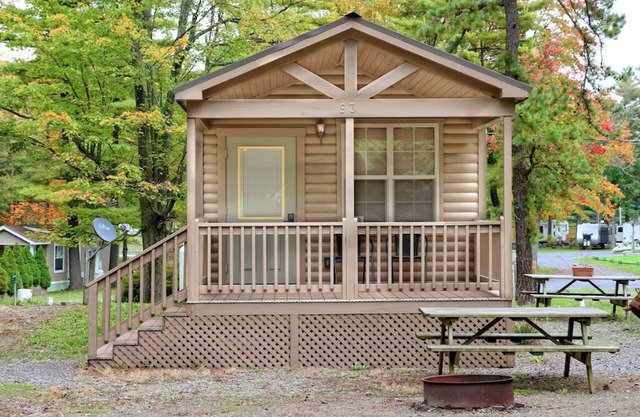 Deluxe Cabin 69 w/4 Beds