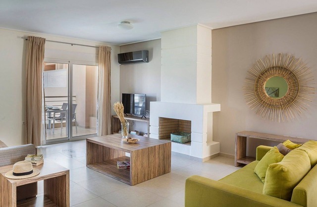 Deluxe Kefalonia Apartment | Apartment Hibiscus | 3 Bedroom | Pool |Karavomilos