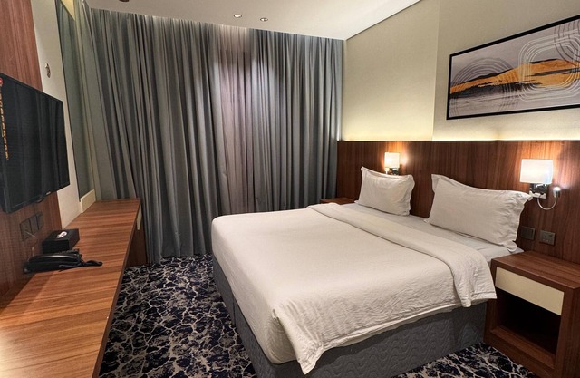 Deluxe Room - King Bed or Twin - 001