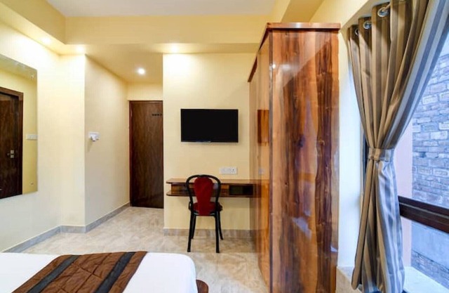 Deluxe Rooms Near Airport CC-2