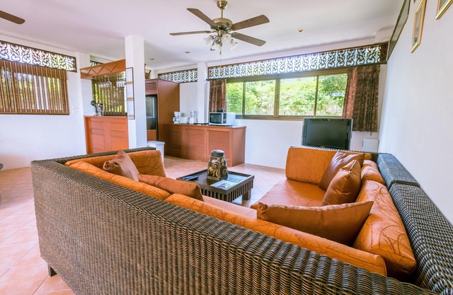 Deluxe, Spacious Beachside one Bedroom