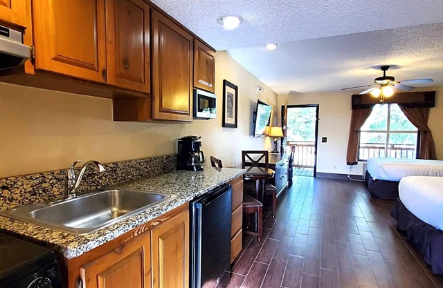 Deluxe Suite with Kitchenette and Balcony, Steps to Rodeo and Pool! 253