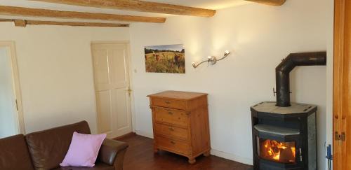 Der kleine Fuchshof mit Hund, Pferd und Huhn
