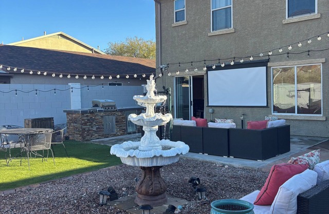 Desert Charm! 3BR Home with A/C, WiFi & Spectacular Mountain Views
