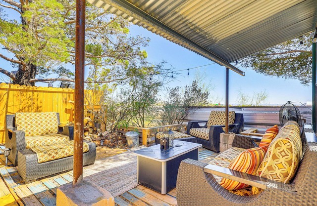 Desert Hideaway w/Patio Lounge in Columbus!