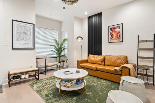 Designer 3BR DC Home King Bed, Family Friendly