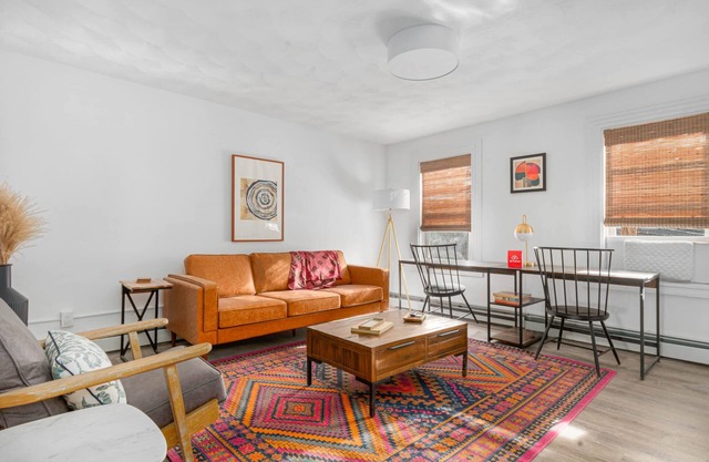Designer Apartment in Historic Downtown Warren