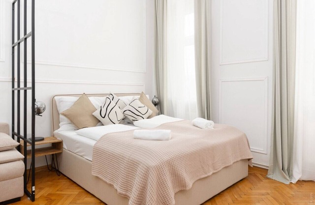 Designer Spacious Apart Near Schönbrunn