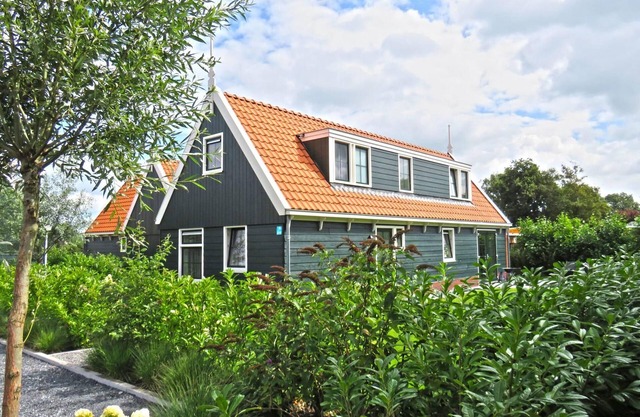 Detached bungalow with 5 bedrooms, sunshower and traditional sauna