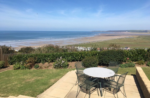 Detached bungalow stunning sea views within a mile of Westward Ho! beach resort