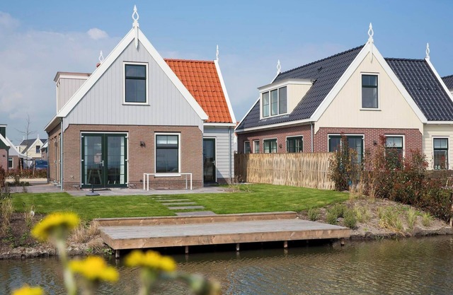 Detached bungalow with 4 bedrooms, 2 bathrooms and a terrace
