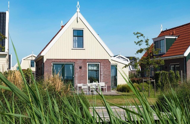 Detached bungalow with 3 bedrooms, 2 bathrooms and a terrace