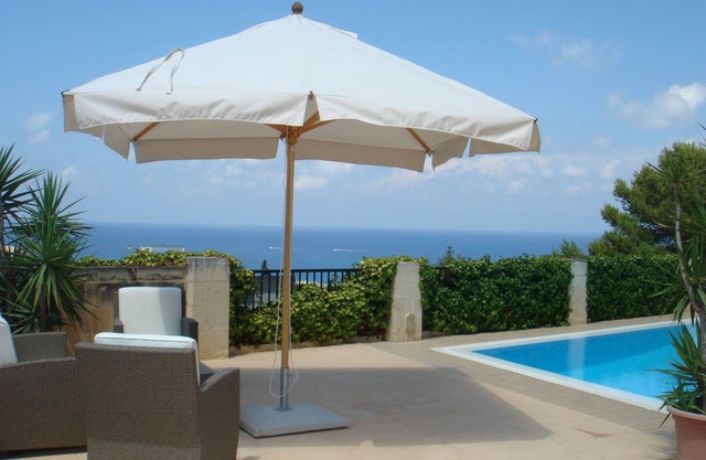 Detached Family-friendly Villa/Bungalow with Pool and OPEN SEA VIEWS